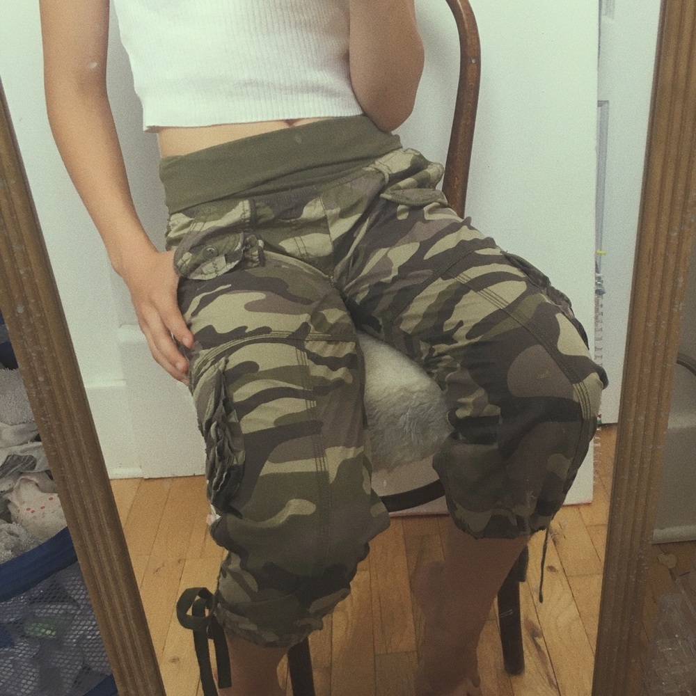 Camo Capri cargo pants.
